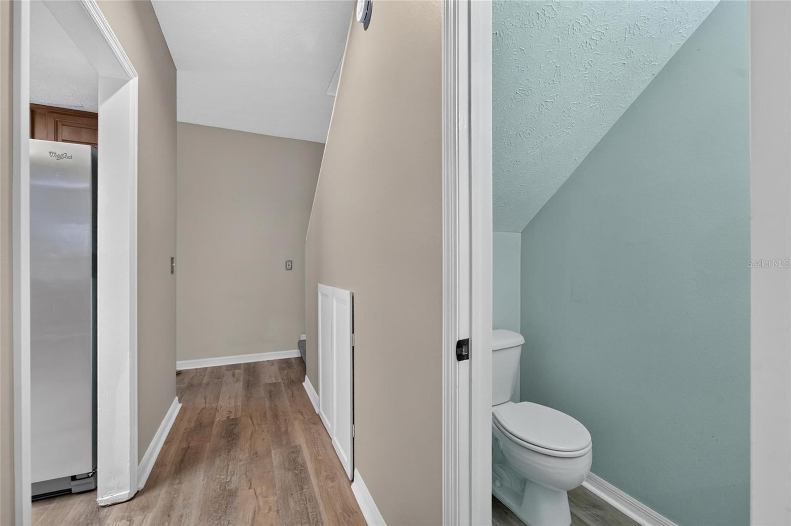 TB8526991 - across from kitchen