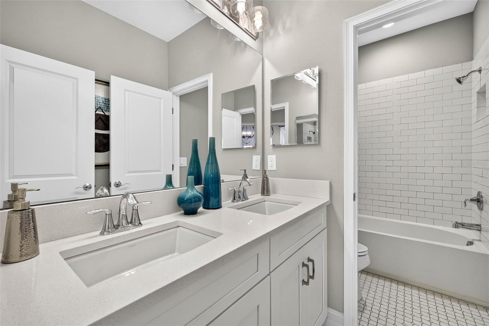 Full bathroom 3