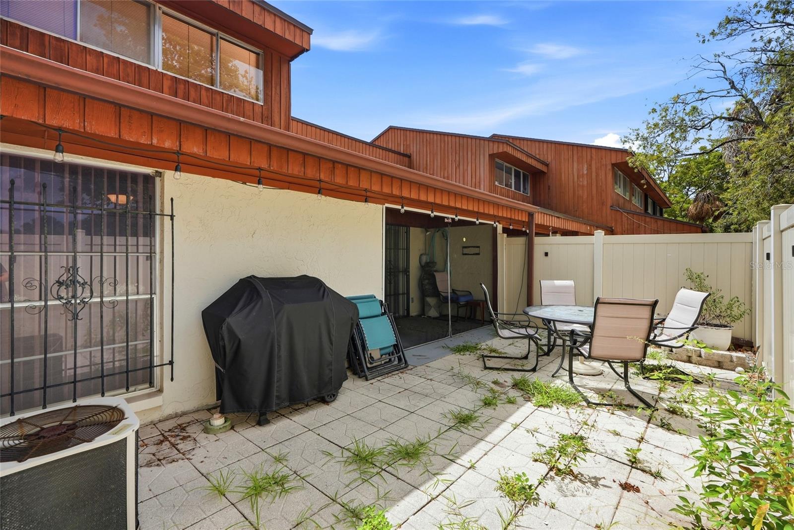 Private Back Outdoor Fenced in patio