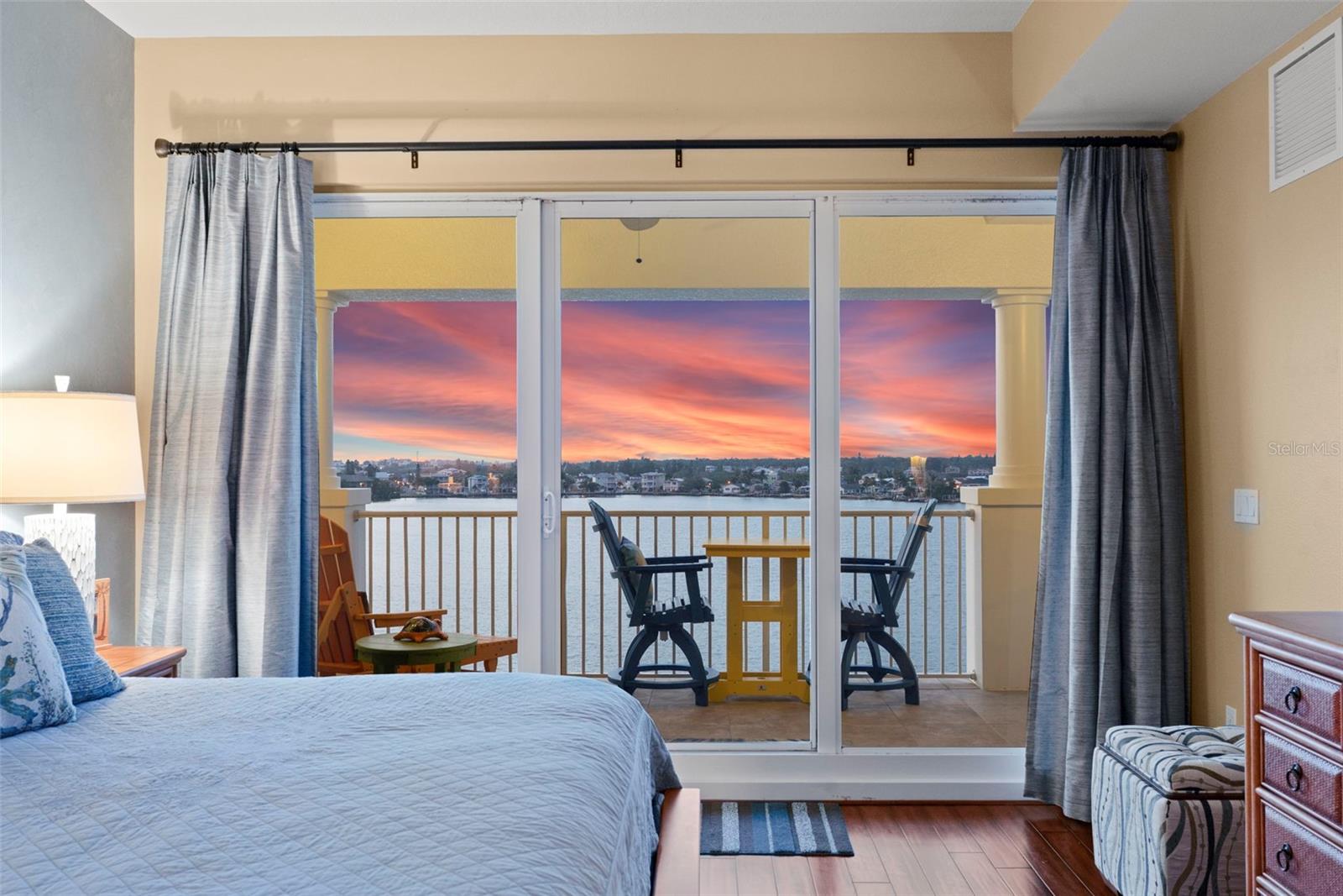 Primary En-suite direct sunset view