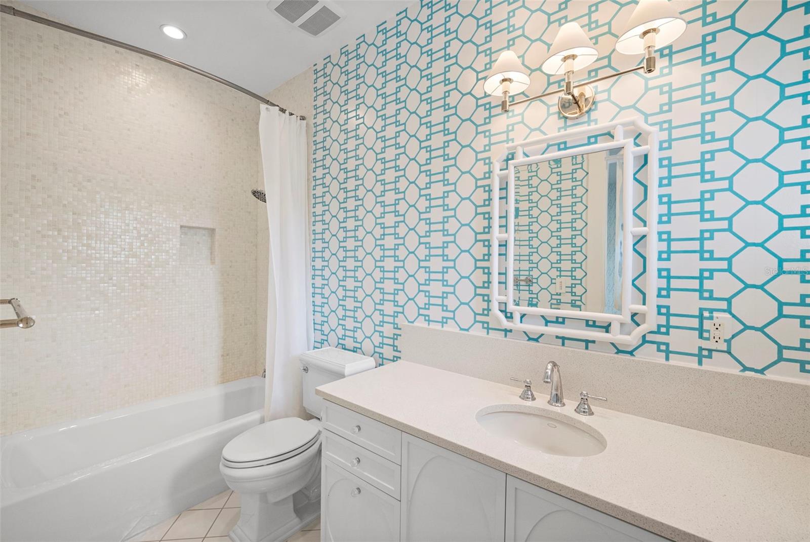 En Suite Bath 4
