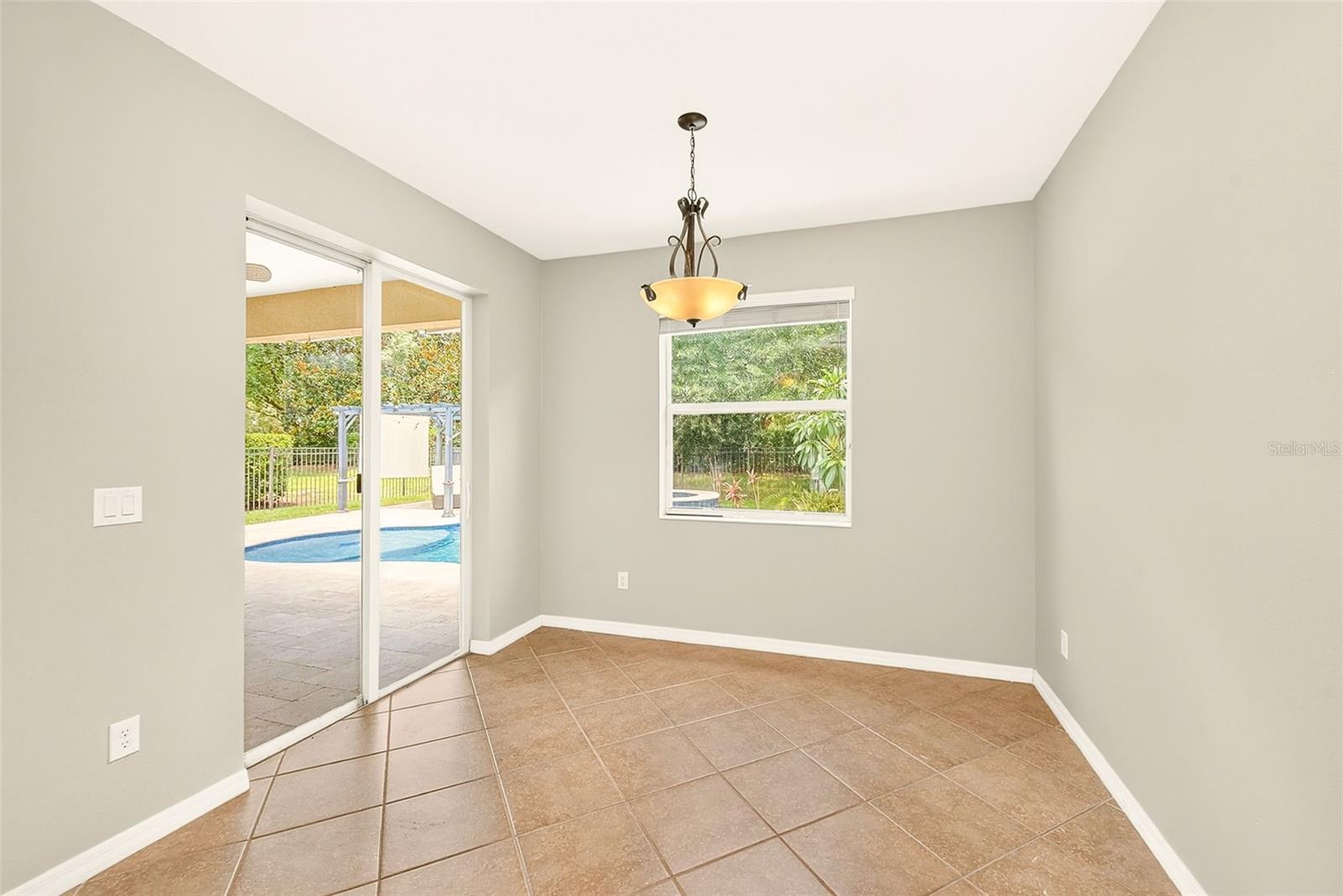 Eat in dining area in the kitchen