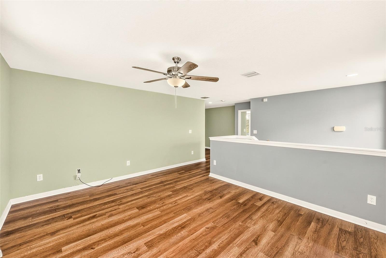 Large upstairs bonus room