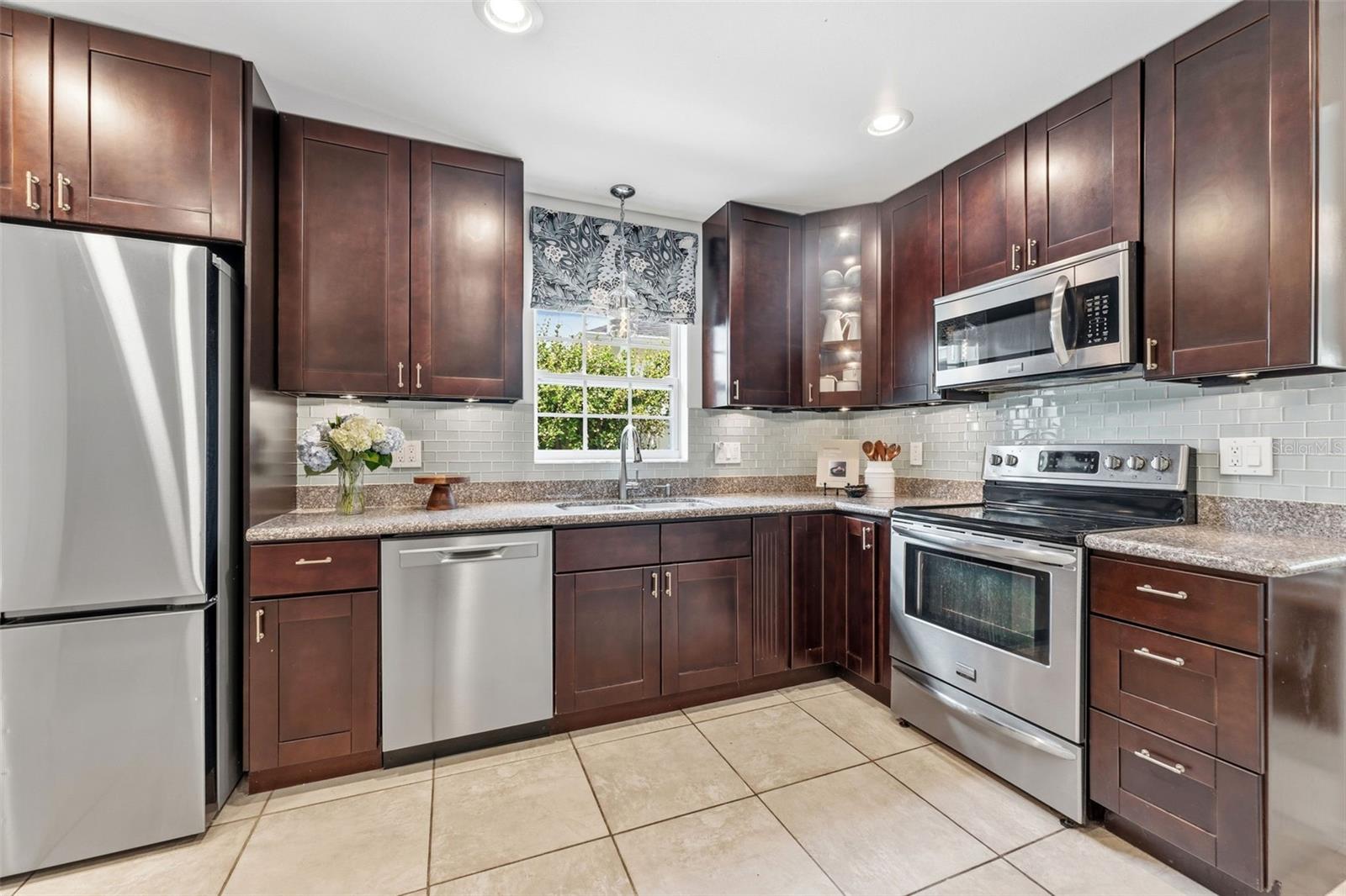 TB8527356