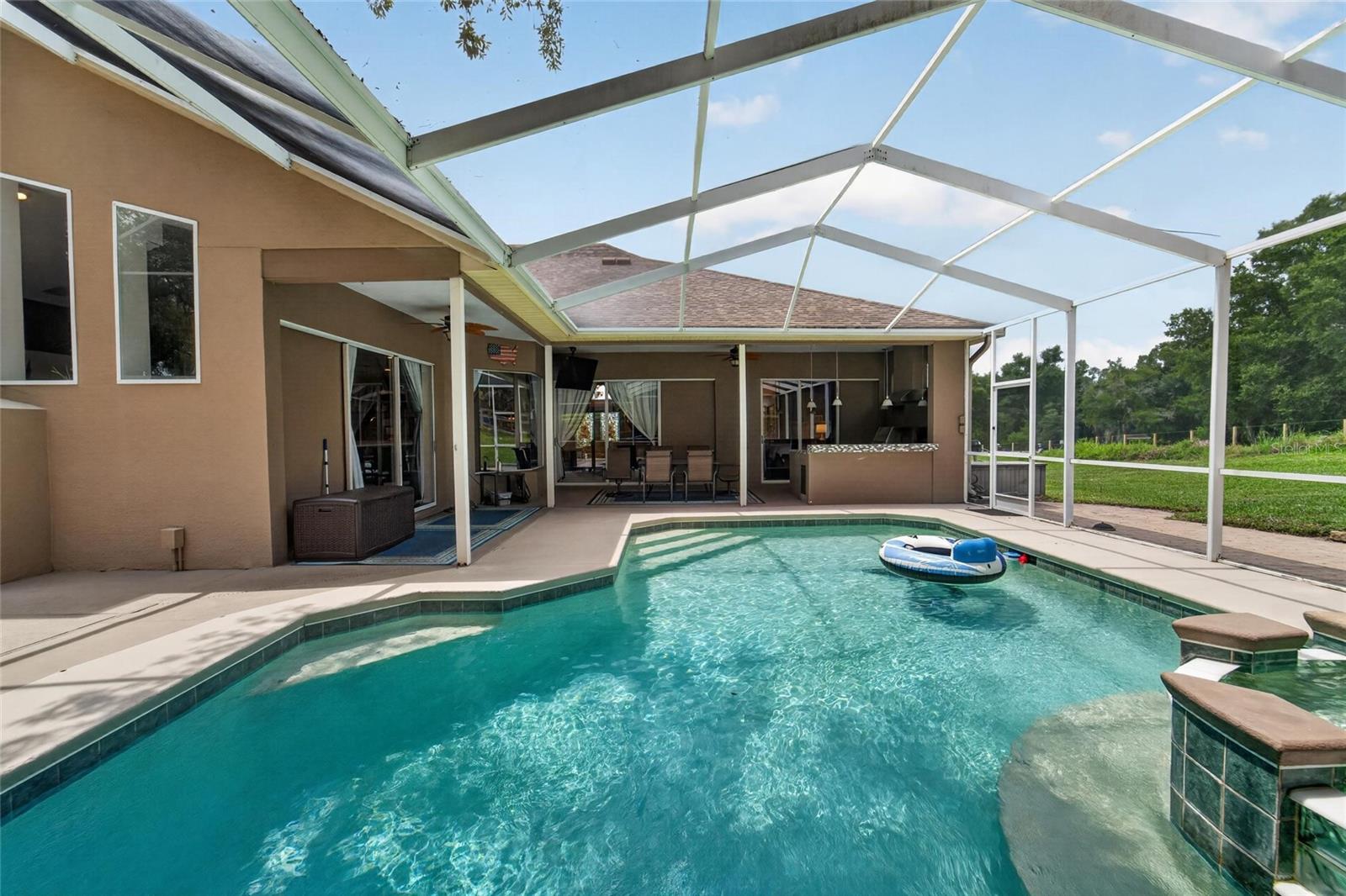 Pool & lanai area 4