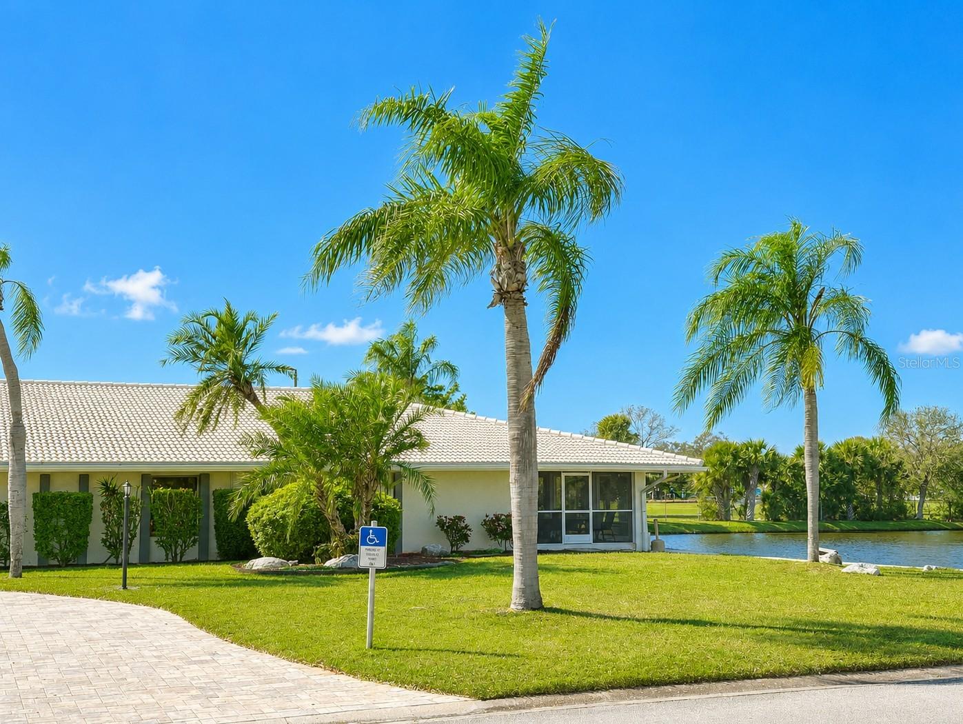 TB8527538