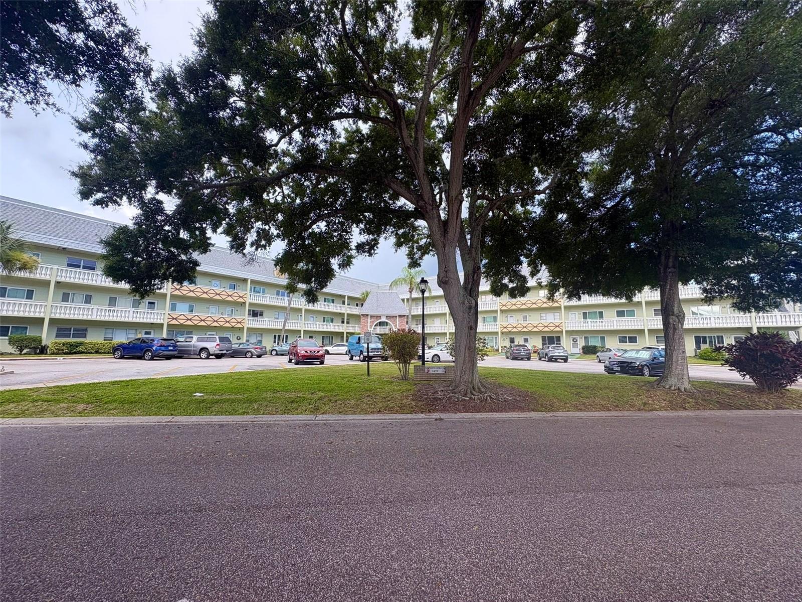 TB8527565