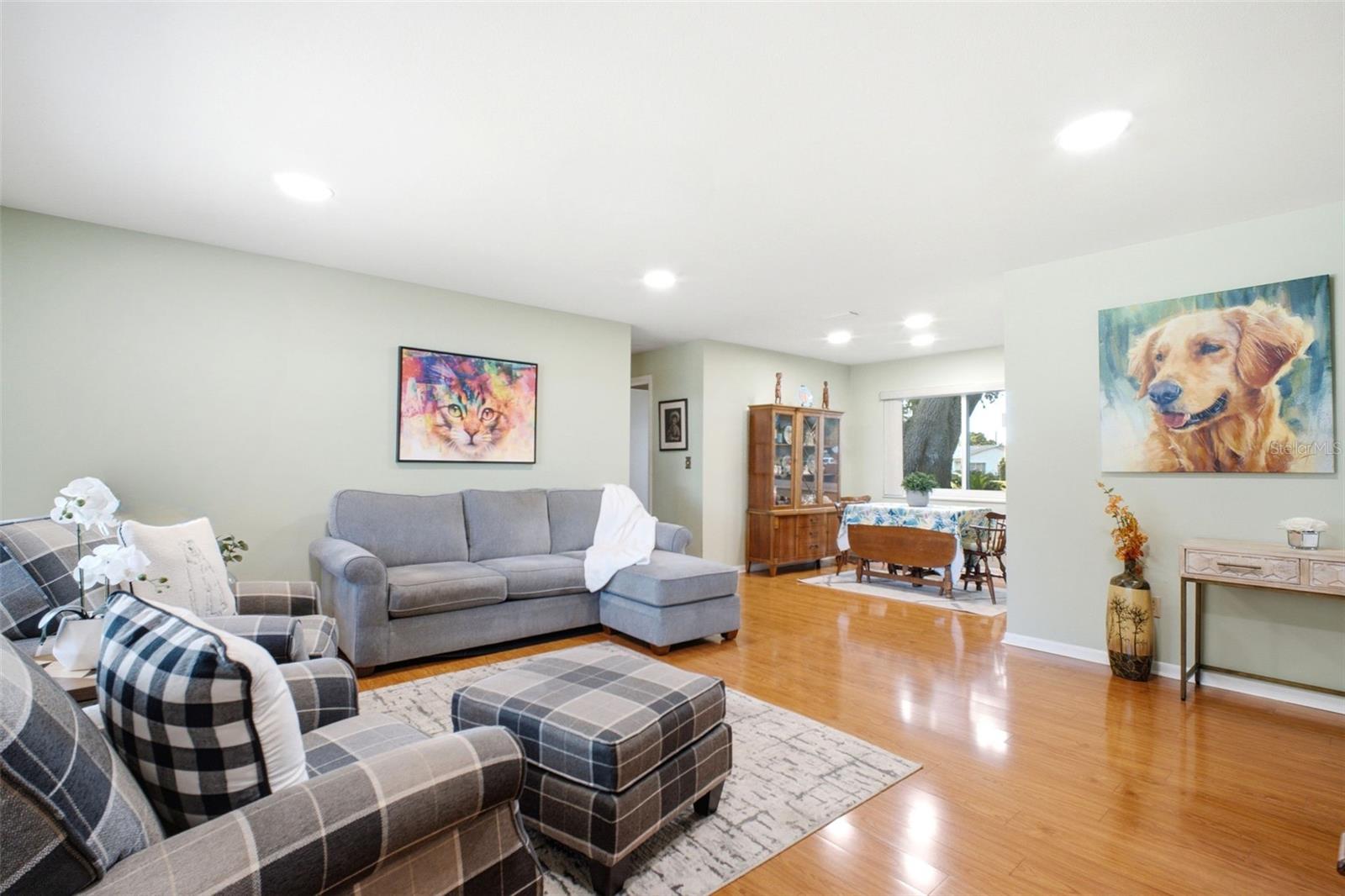 Neutral colors, recessed lighting, and no popcorn ceiling in the main living~