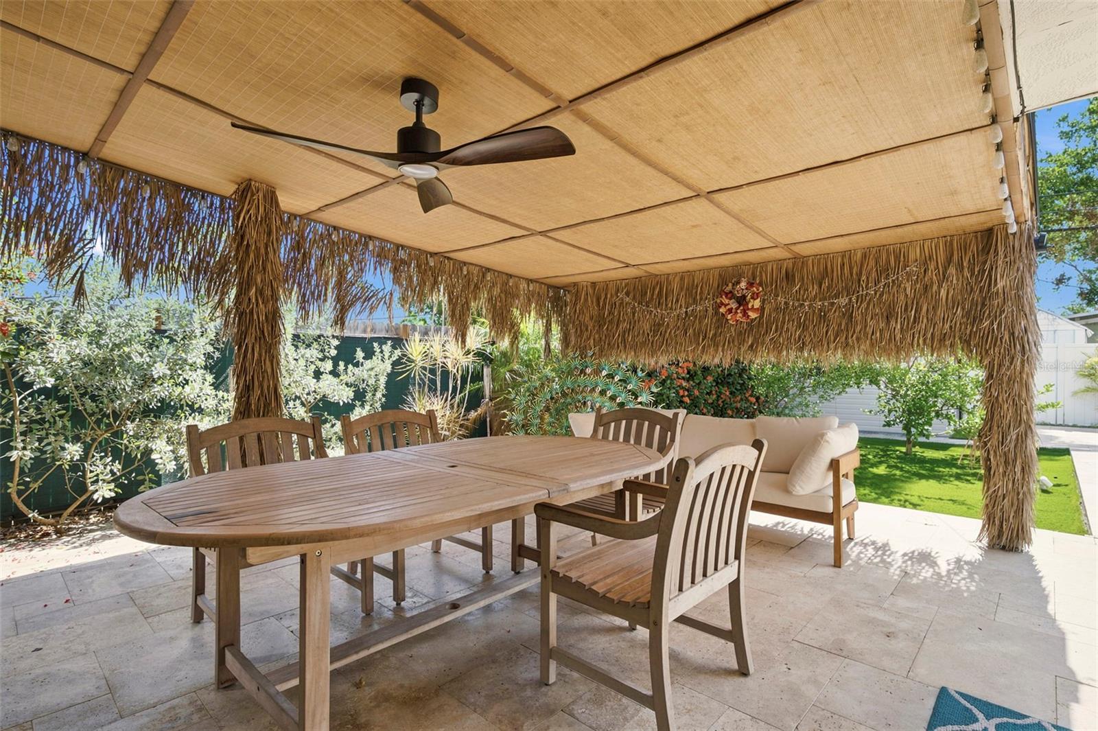 Covered 400 sq/ft lanai in Paradise
