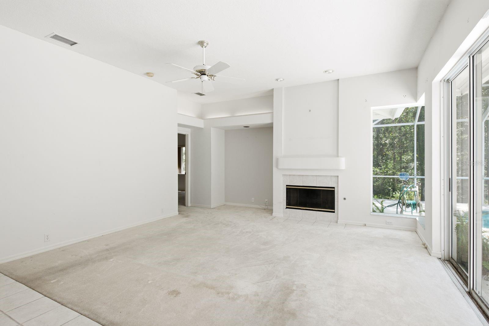 TB8527644
