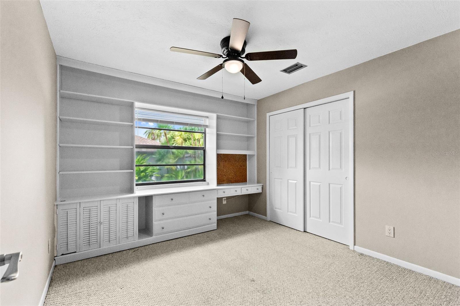 Built in desk in bedroom#3