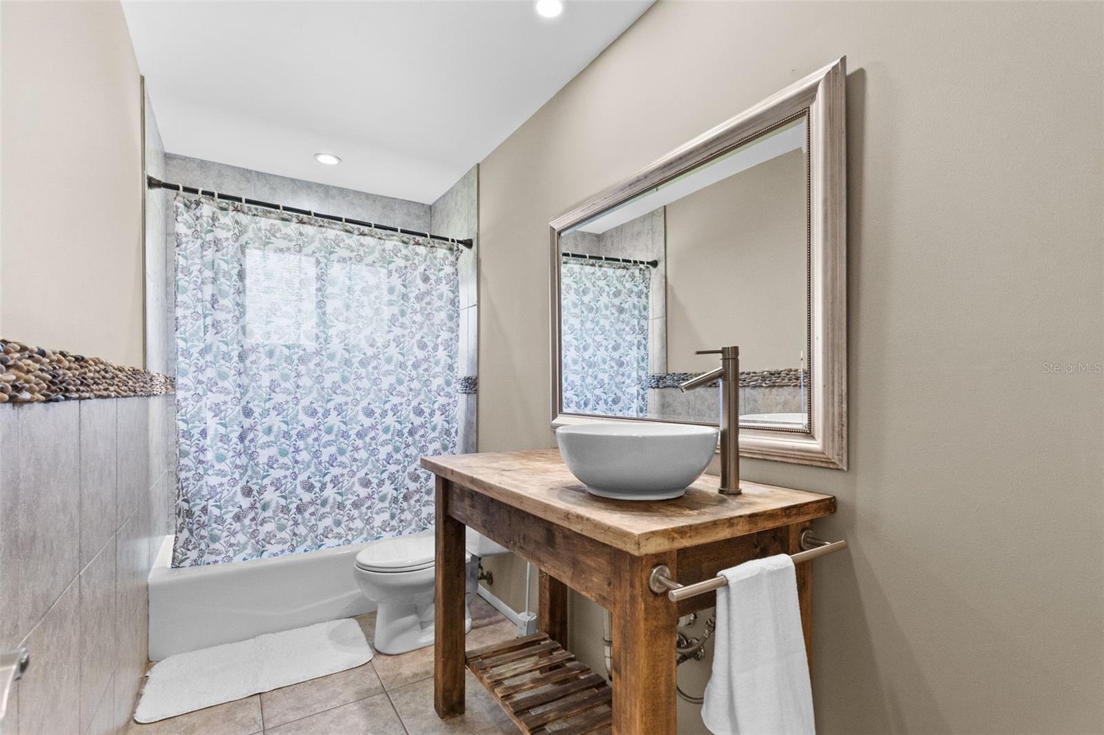 Guest bathroom.