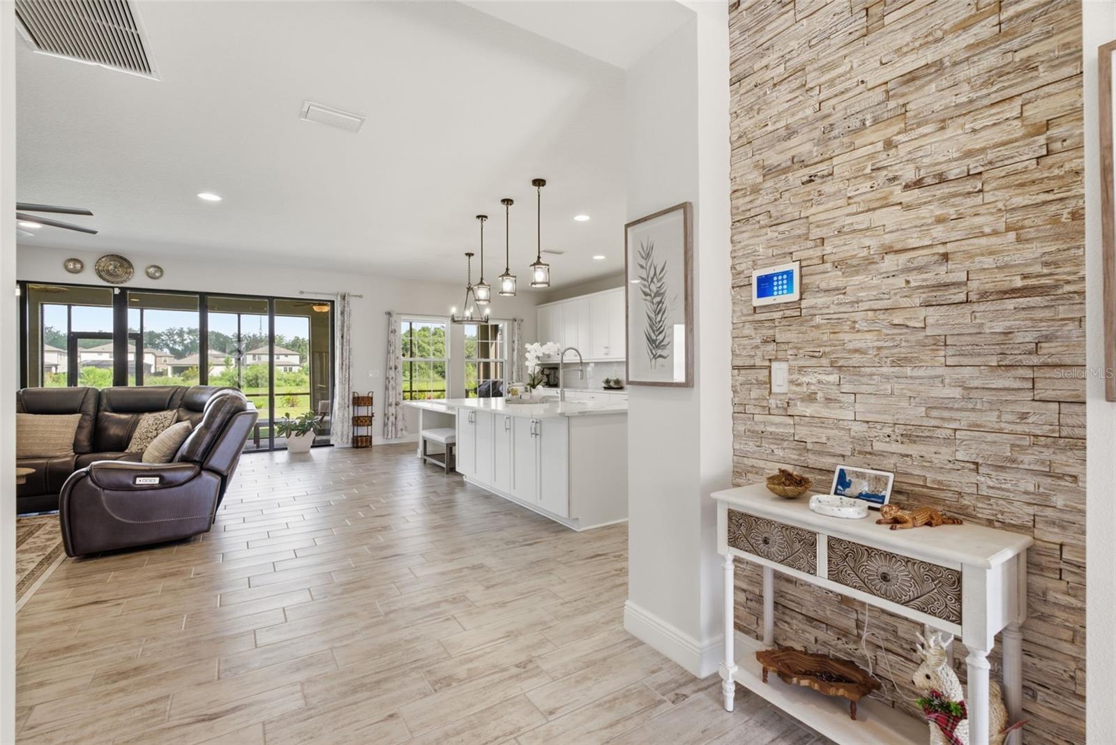 TB8527699