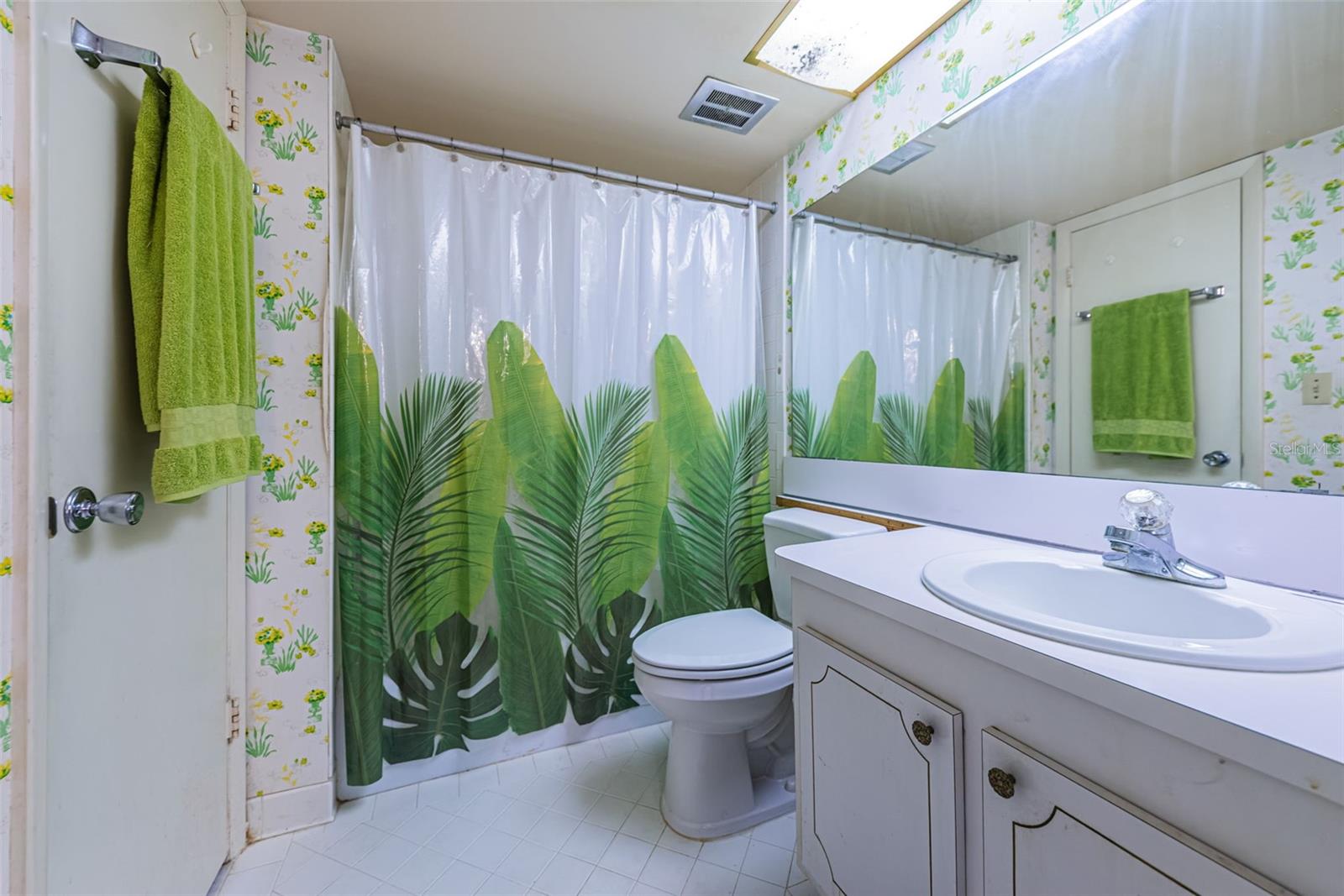 Bathroom with tub