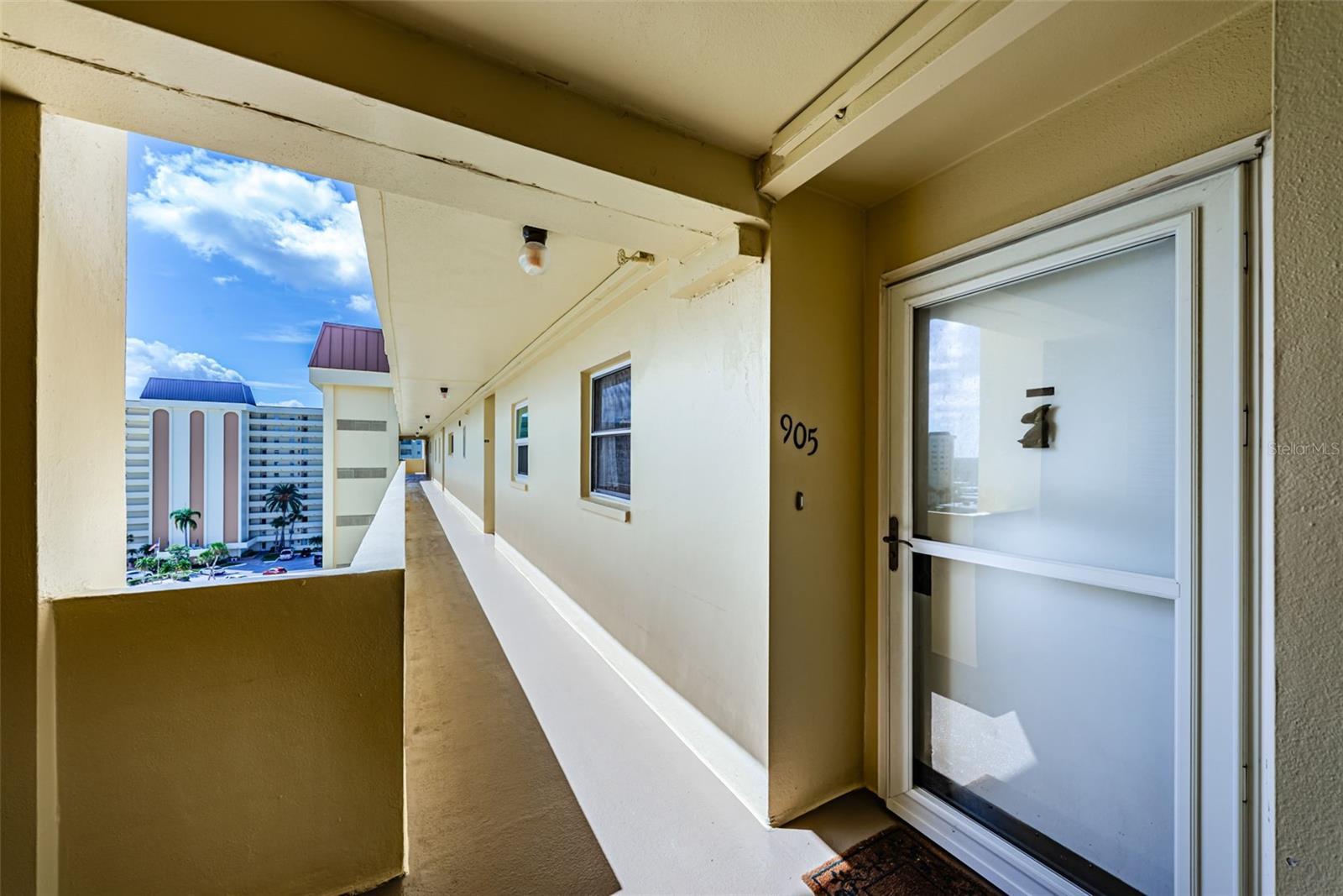 Entry to 905
