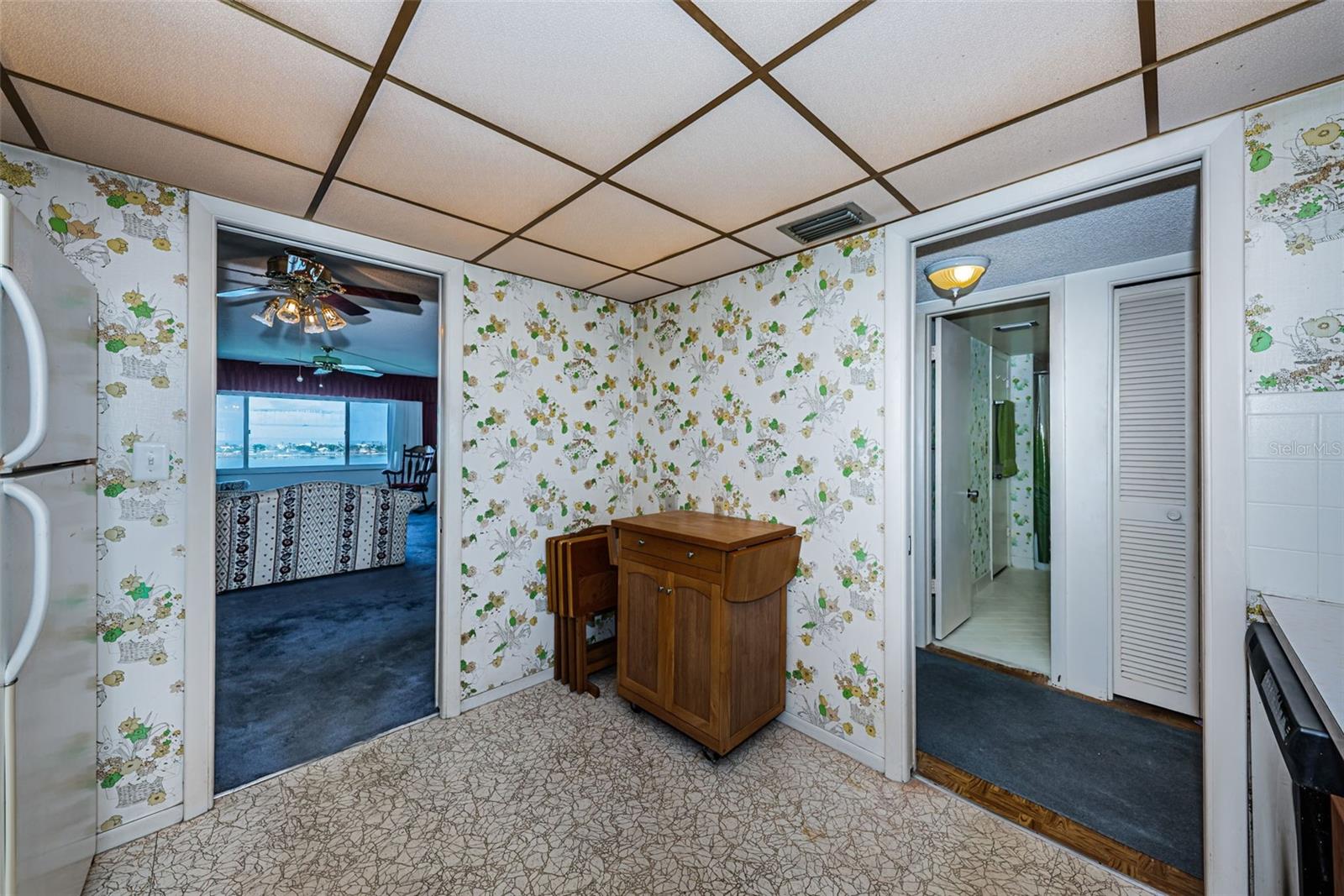 Eating space in kitchen