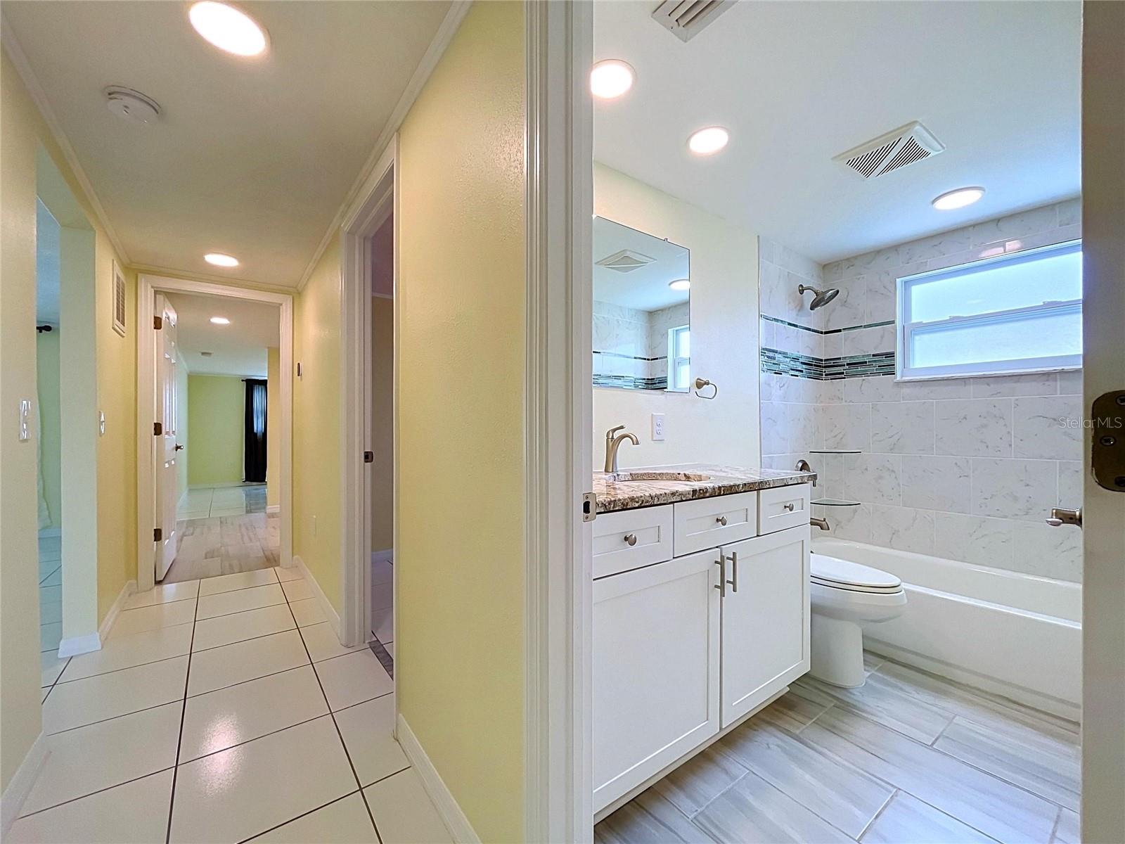 Hallway/Main bathroom
