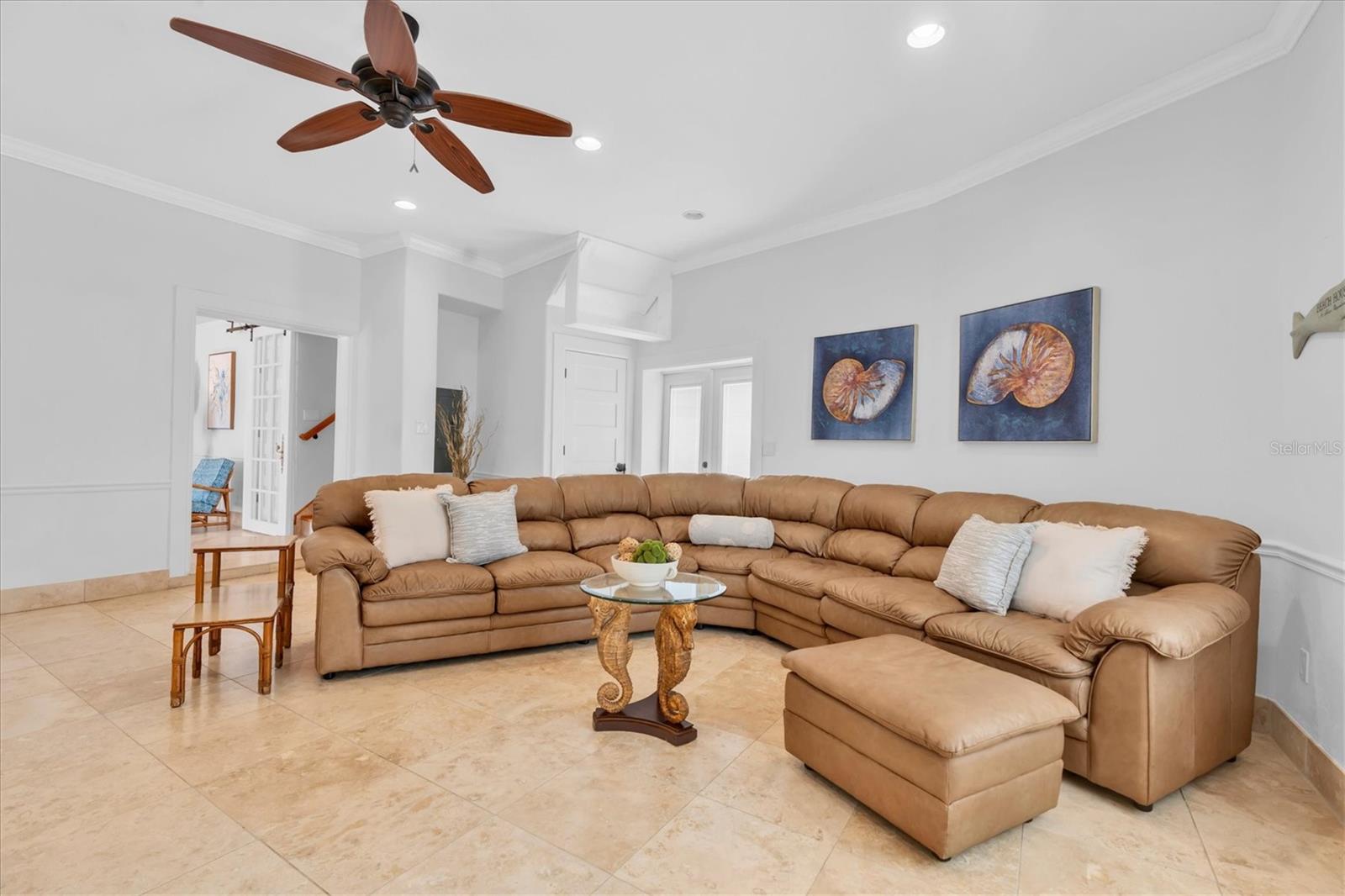 Extra living area with another entrance