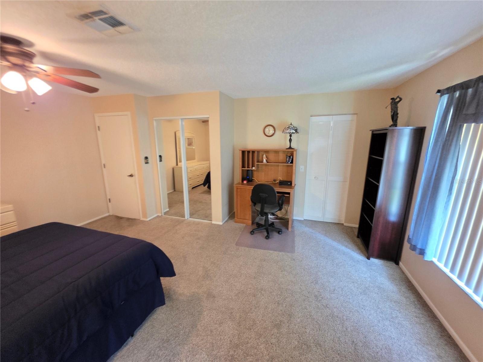 PLUS A EXTRA DOUBLE CLOSET