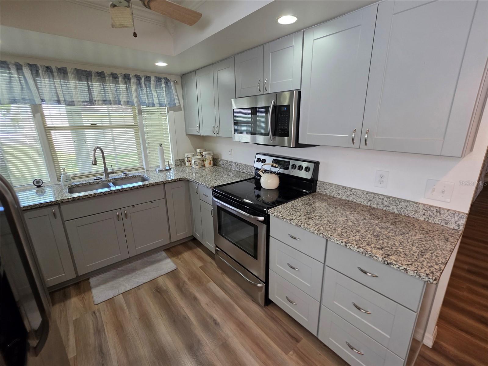 STAINLESS STEEL APPLIANCES