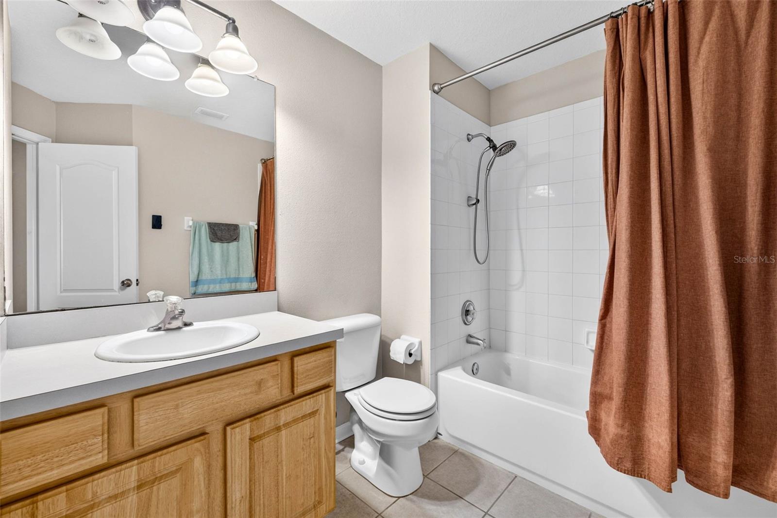 Upstairs main bath