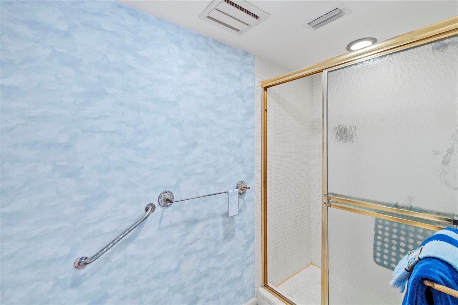 TB8527815