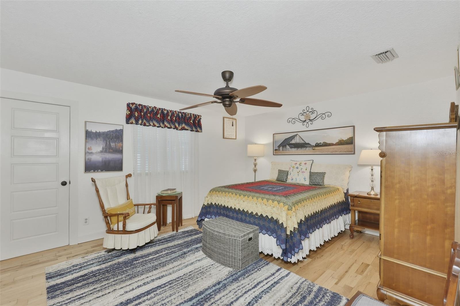 Primary Bedroom w large walk in closet