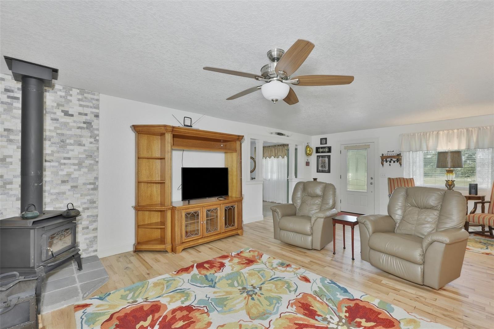 Entertainment center conveys