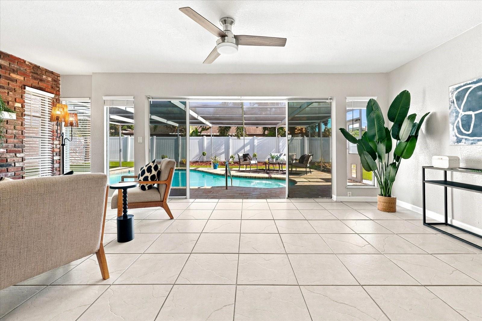 TB8527851