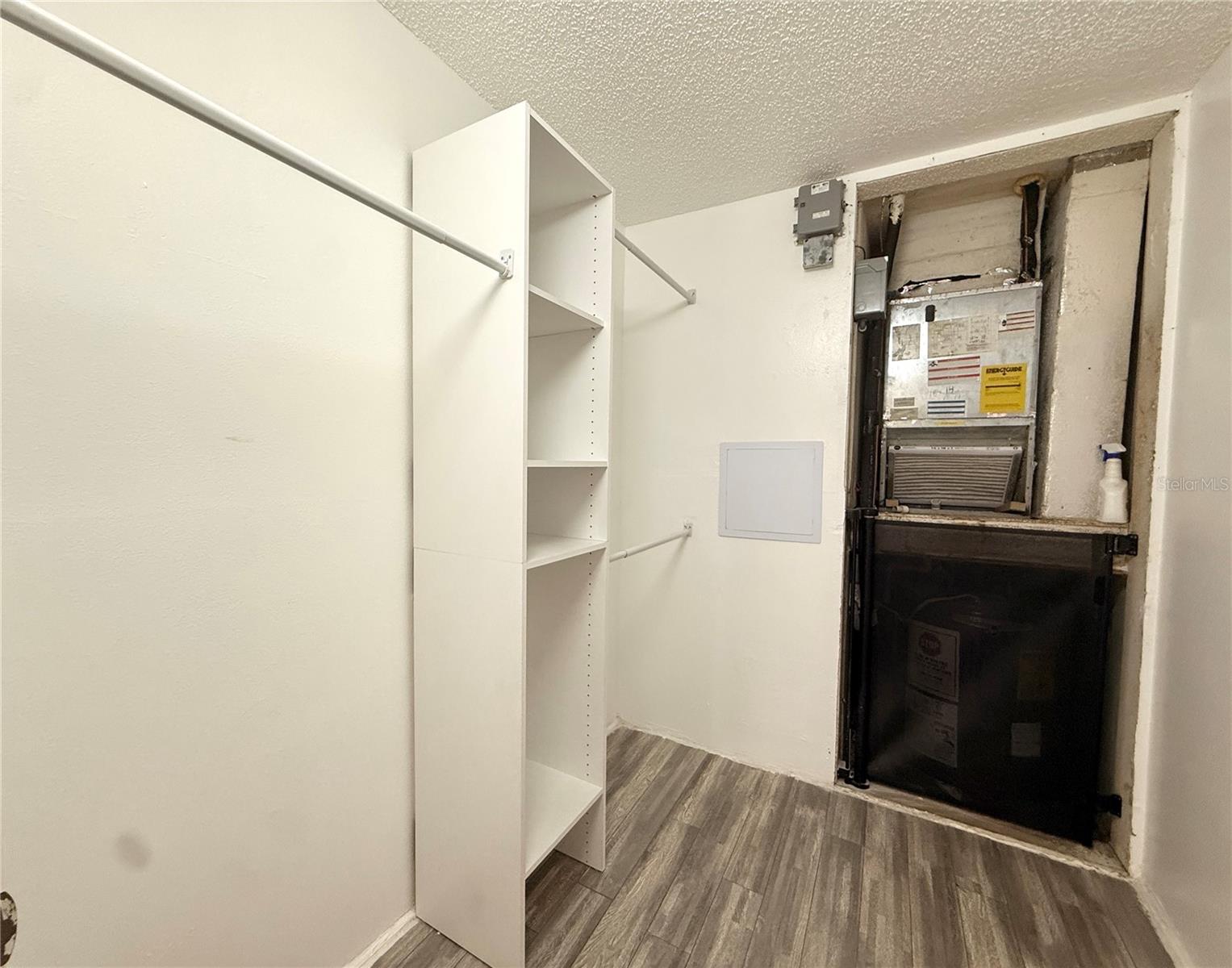 1st Bedroom walk-in closet