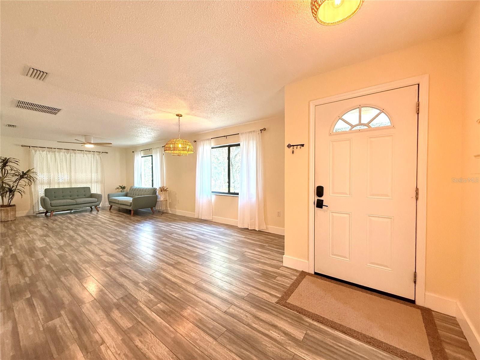 Dining/Living room combo