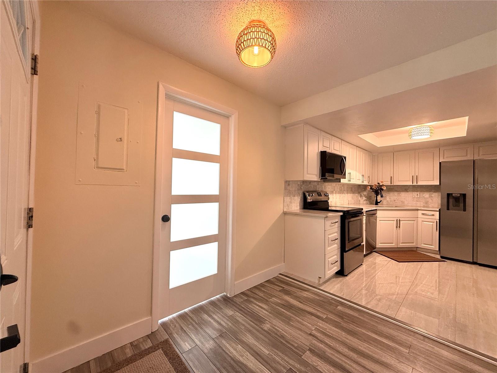 2nd bedroom entrance / Kitchen