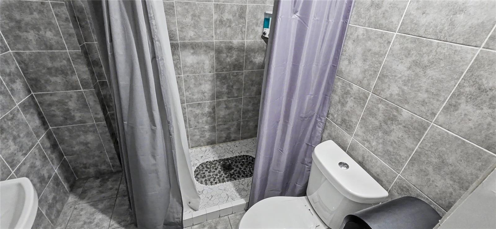 TB8527948