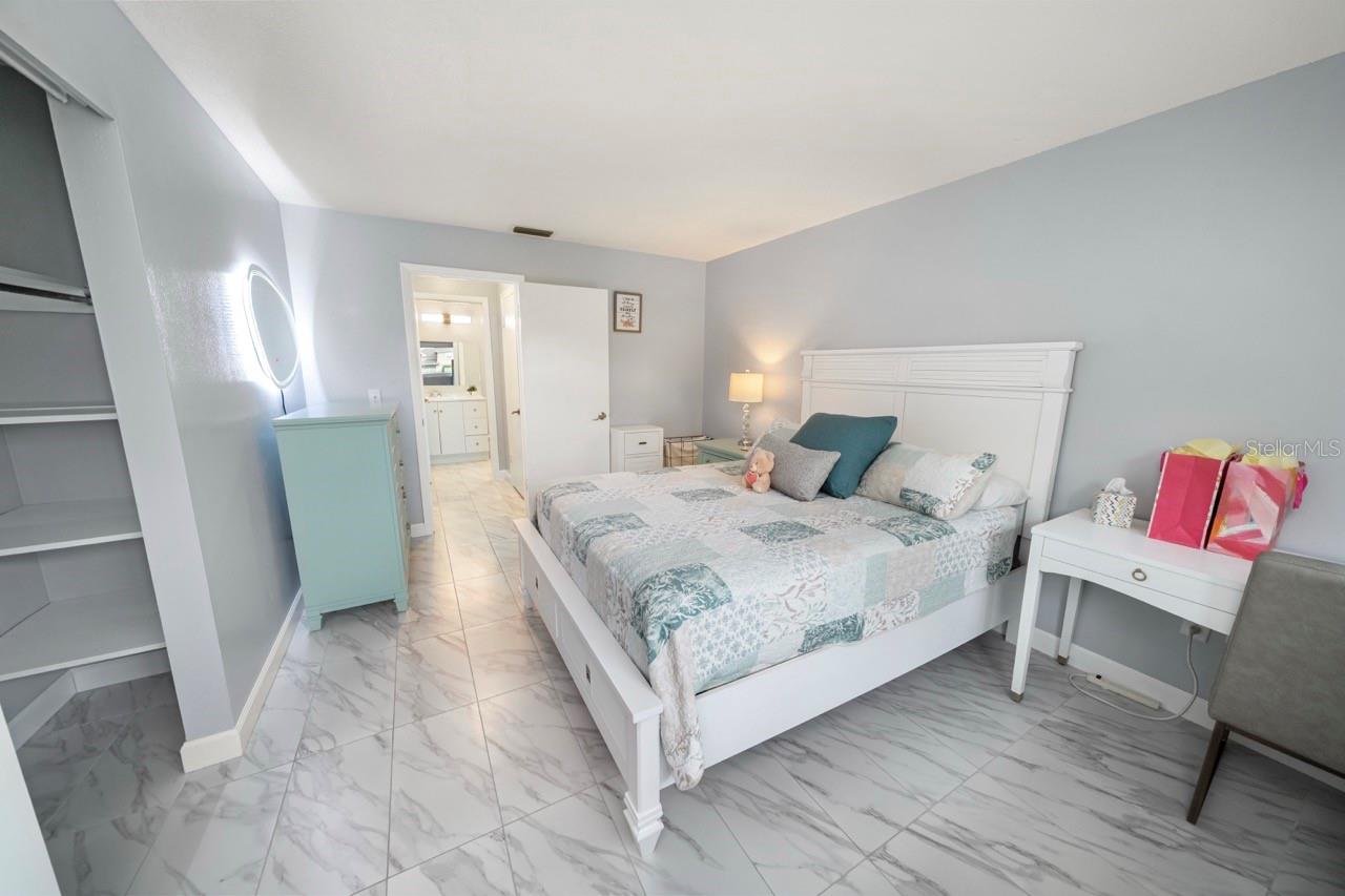 LARGE PRIMARY BEDROOM, CLEAR OF GARDEN& POND