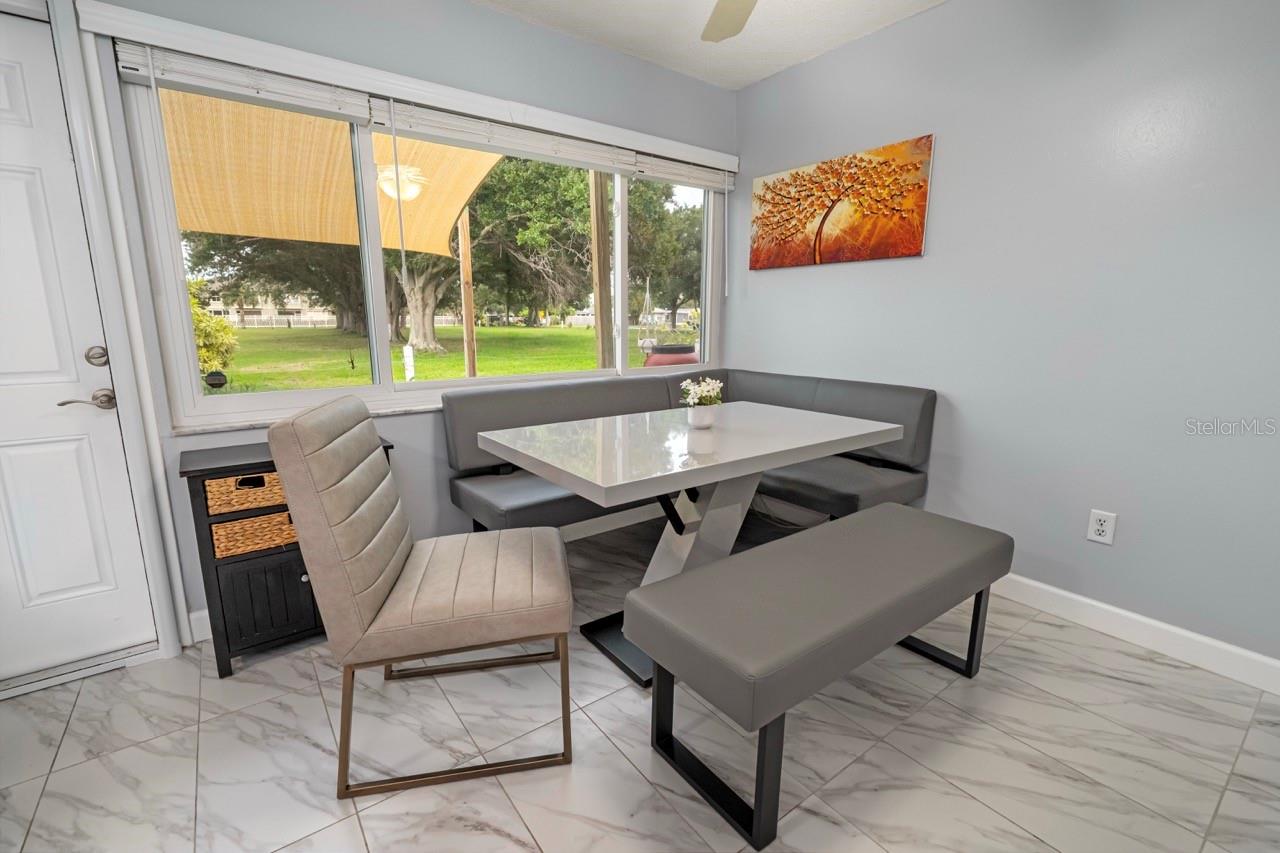 LARGE BREAKFAST KITCHEN NOOK, WITH CLEAR VIEW OF POND & FOUNTAIN