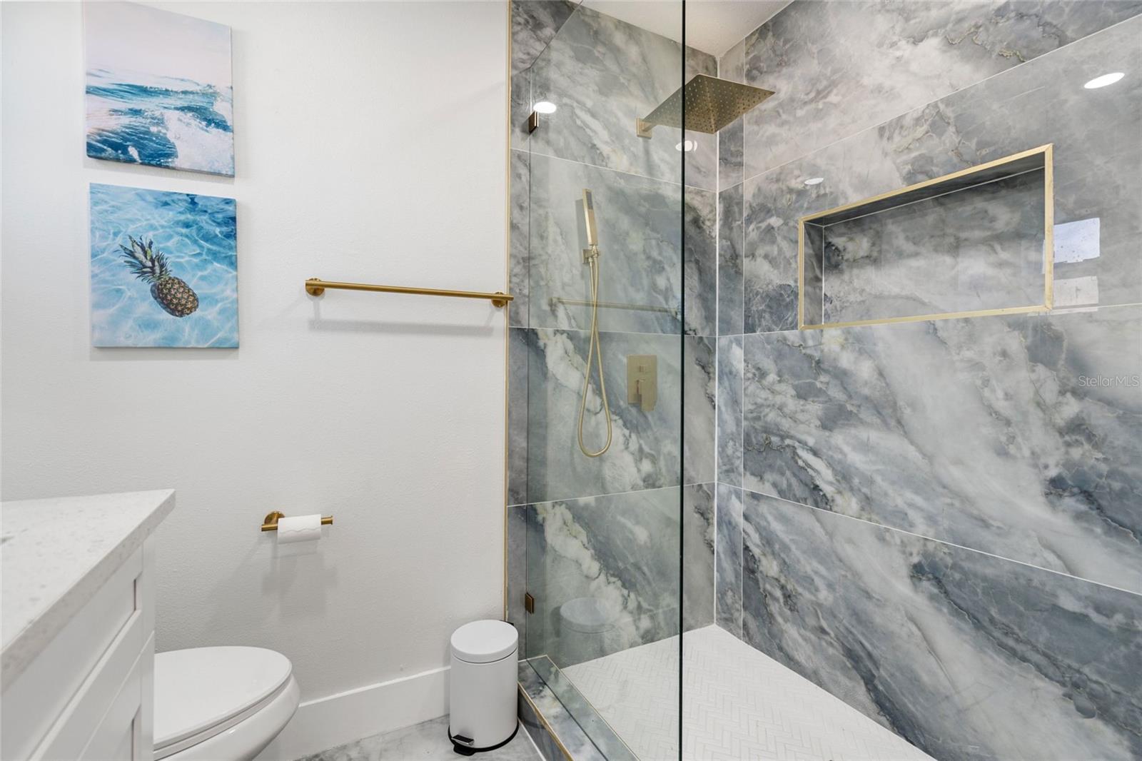 TB8527970