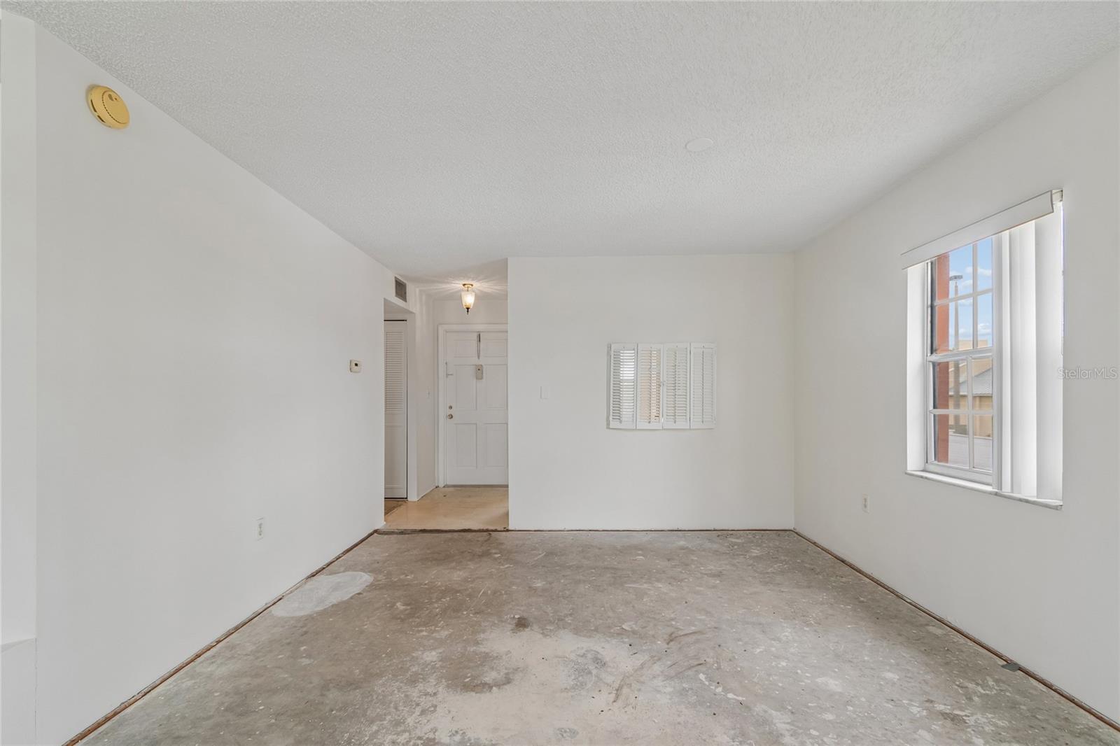 TB8527992