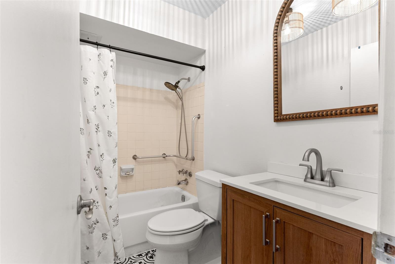 Tub with Shower