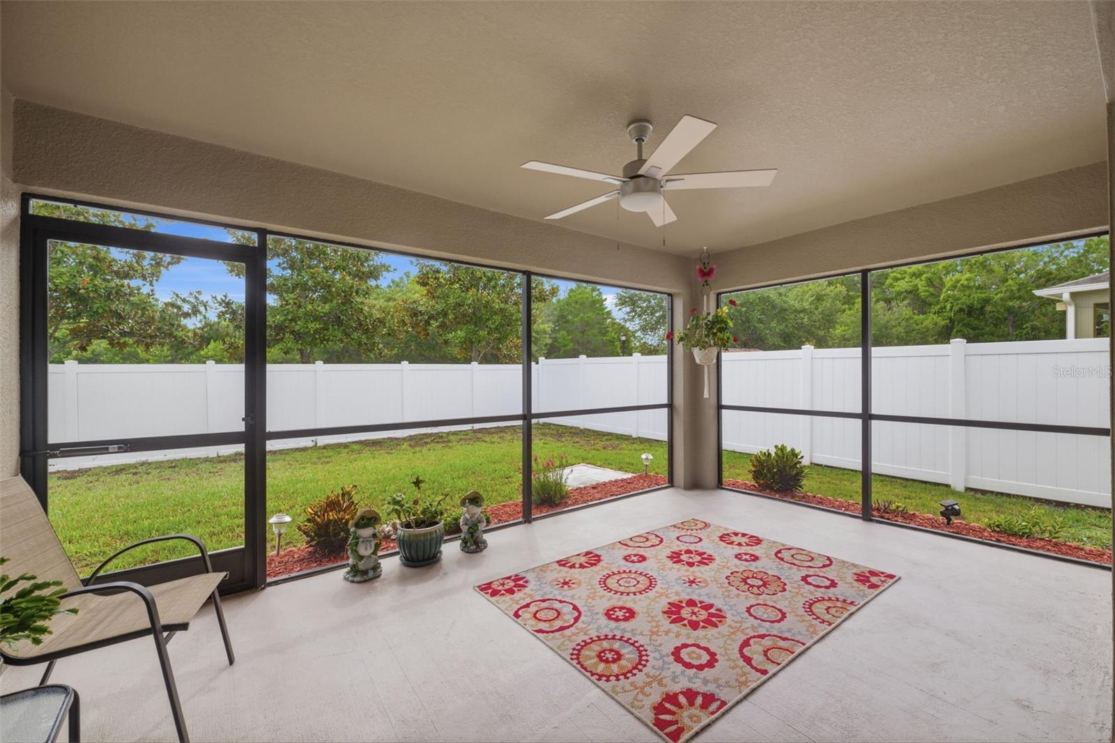 Rear screened lanai!