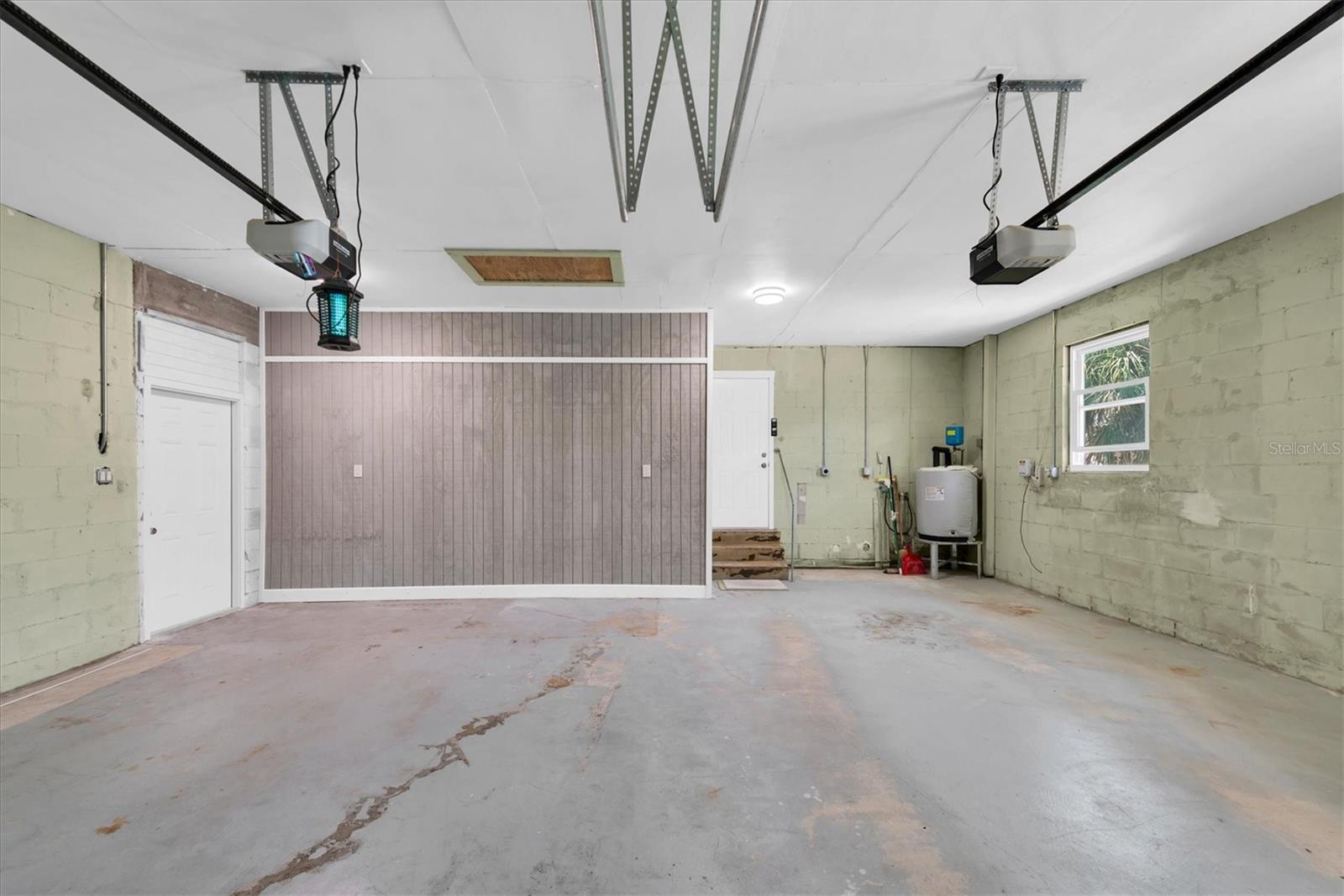 Oversized 2 car garage