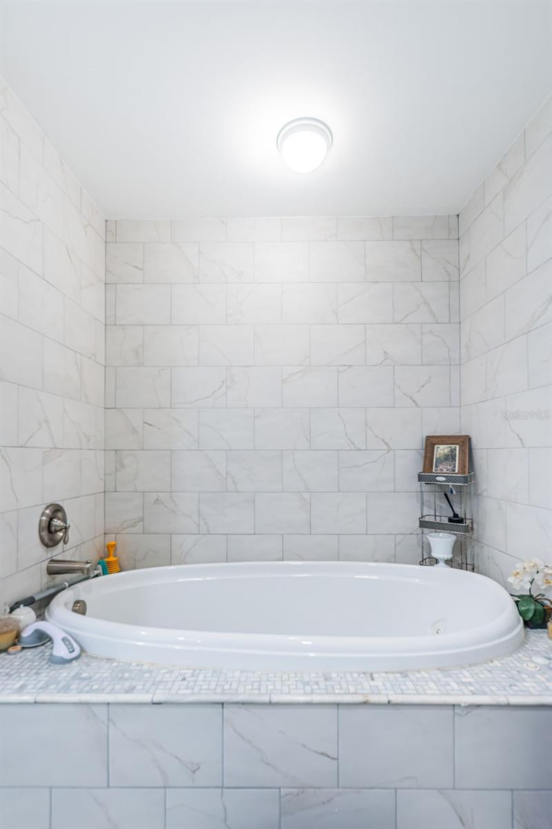 Soaking tub in primary bath