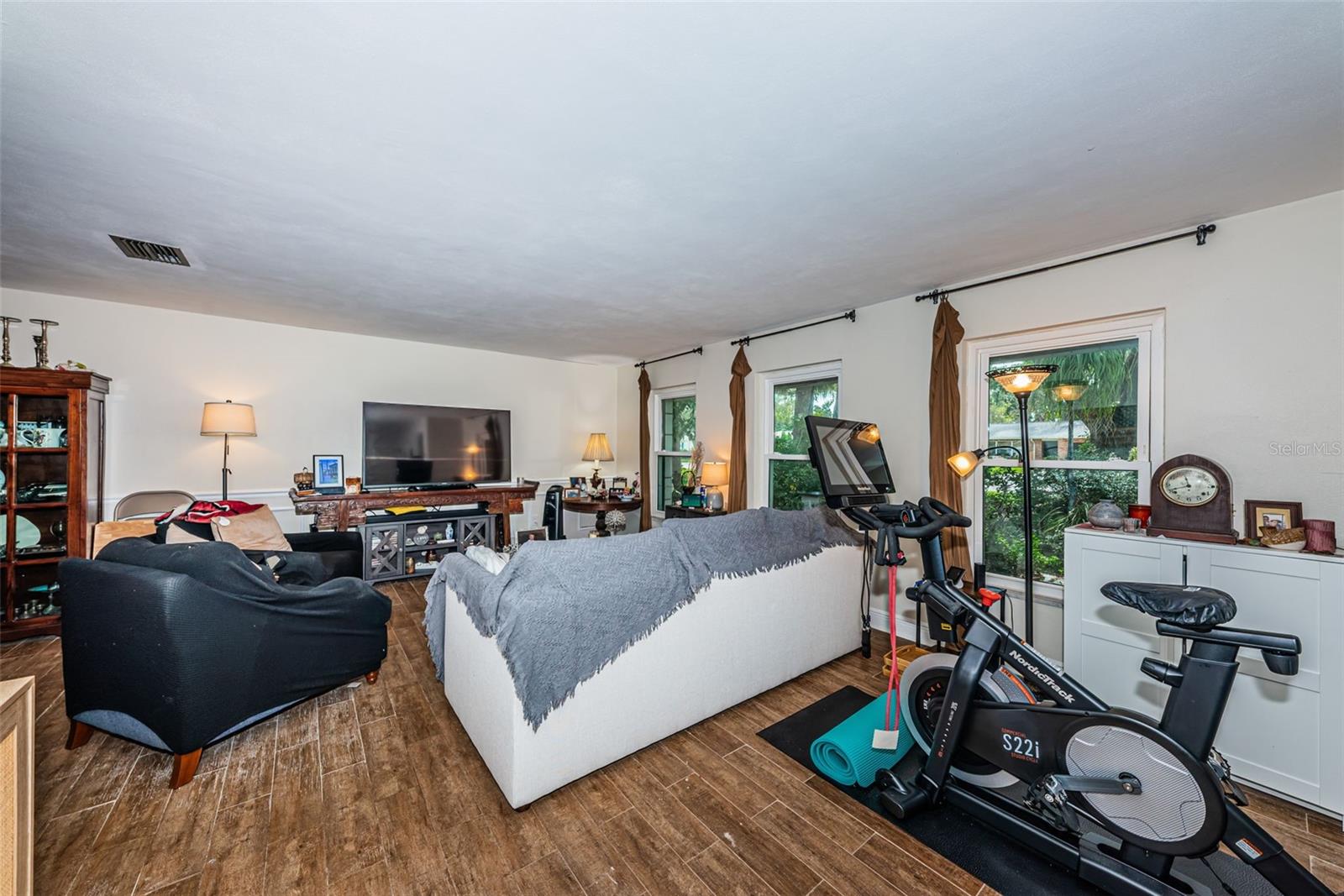 Main living room with porcelain wood-look tile