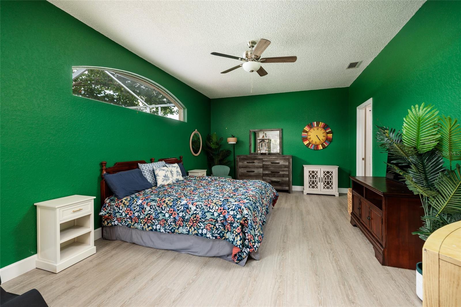 Primary with en-suite