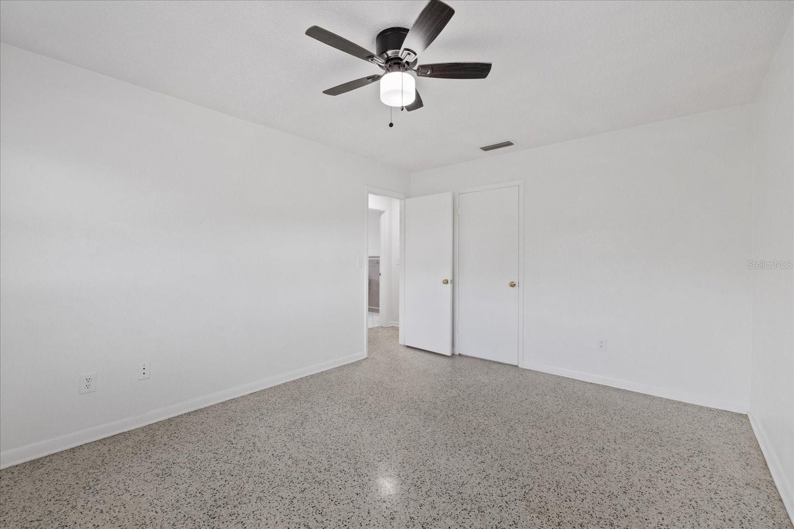 TB8528238