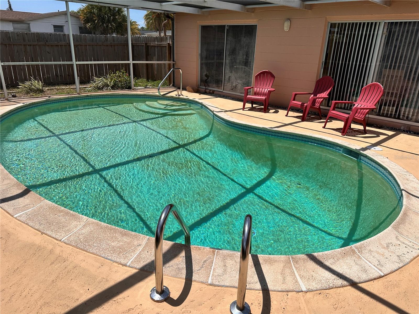 TB8528273