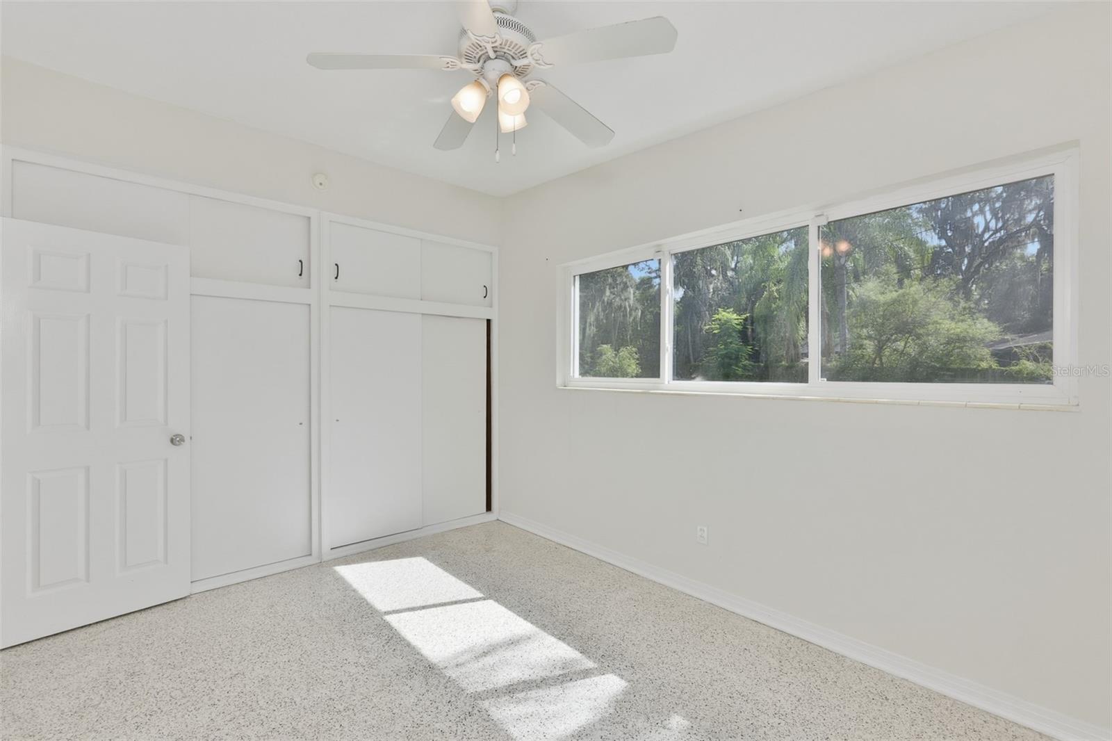 TB8528284