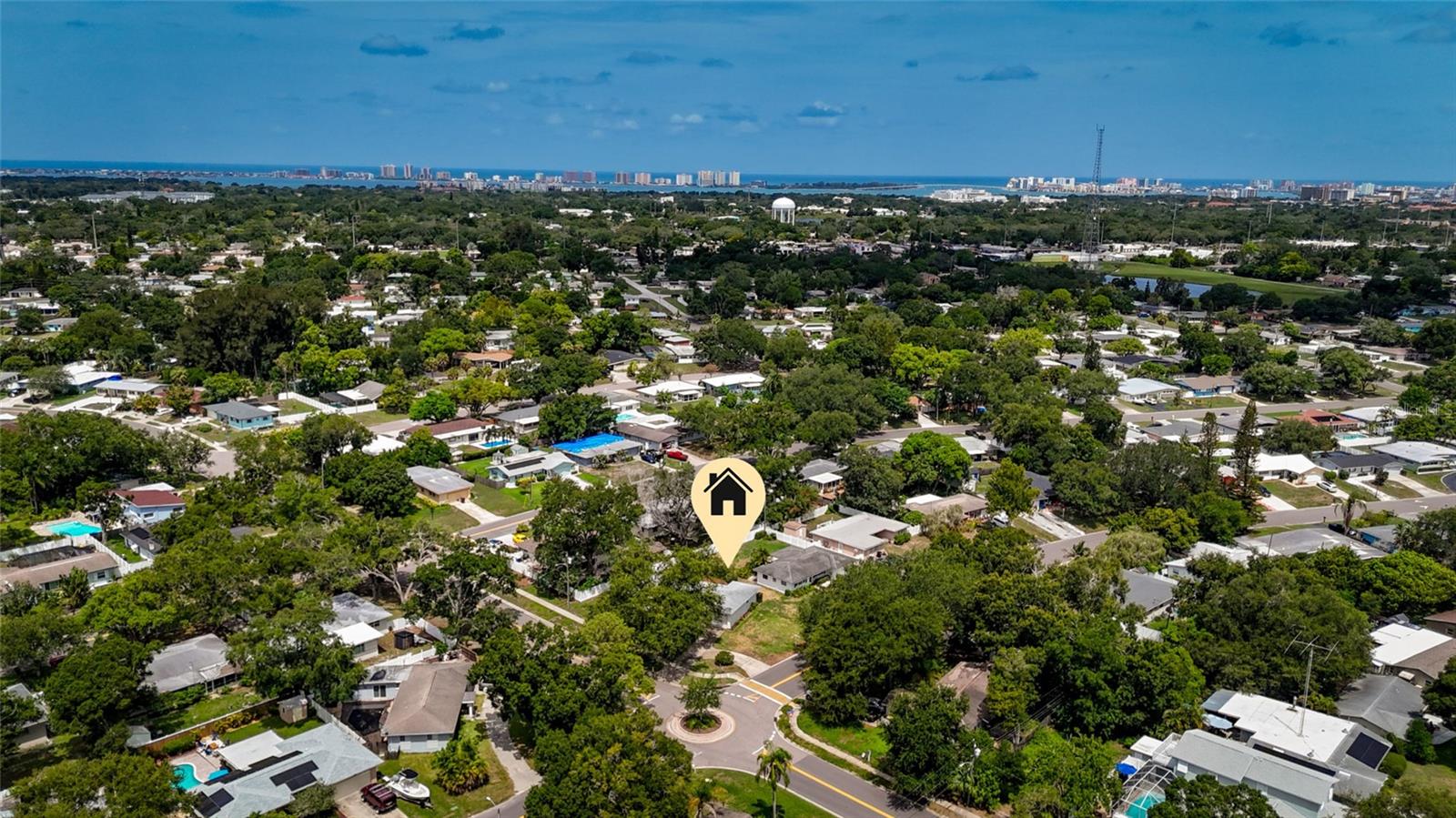 Close proximity to famous Clearwater beach!