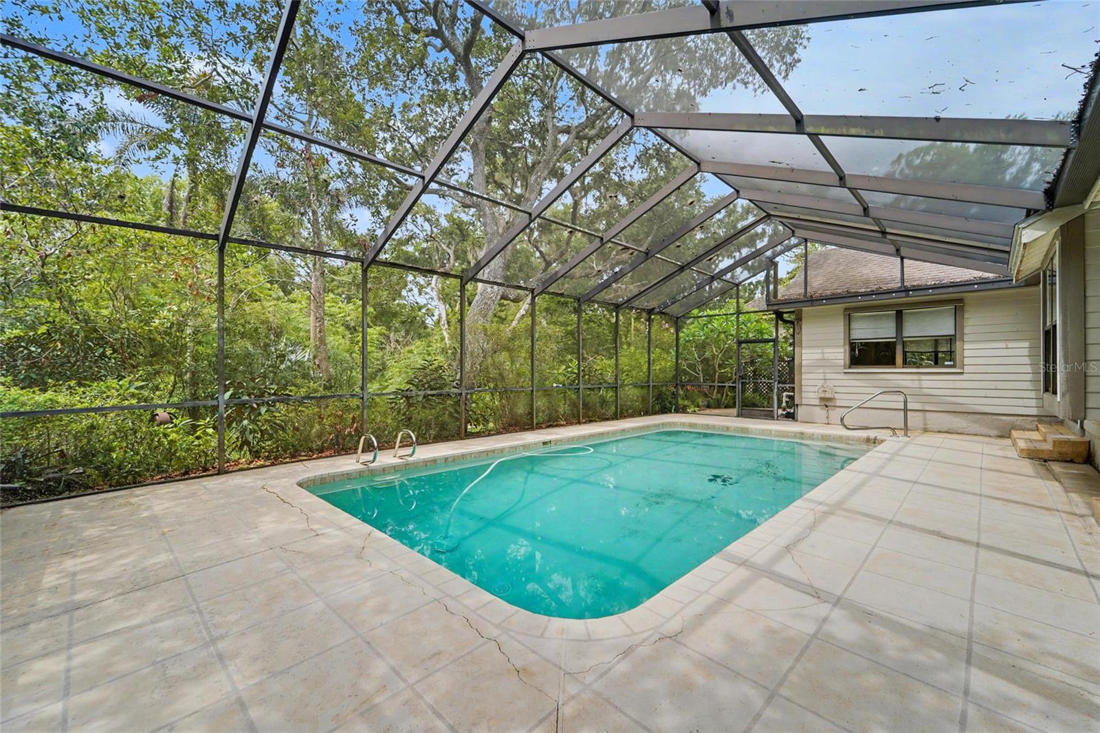 Birdcage pool backs to preserve