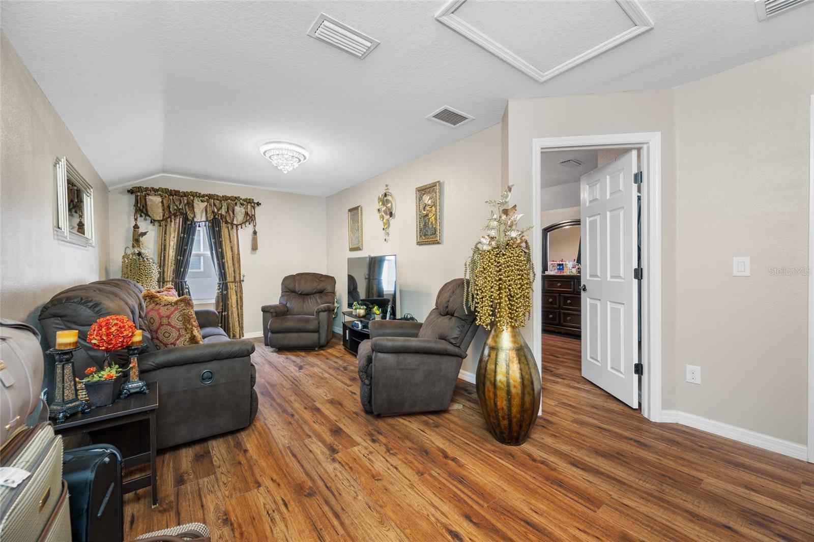 Upstairs Bonus Room