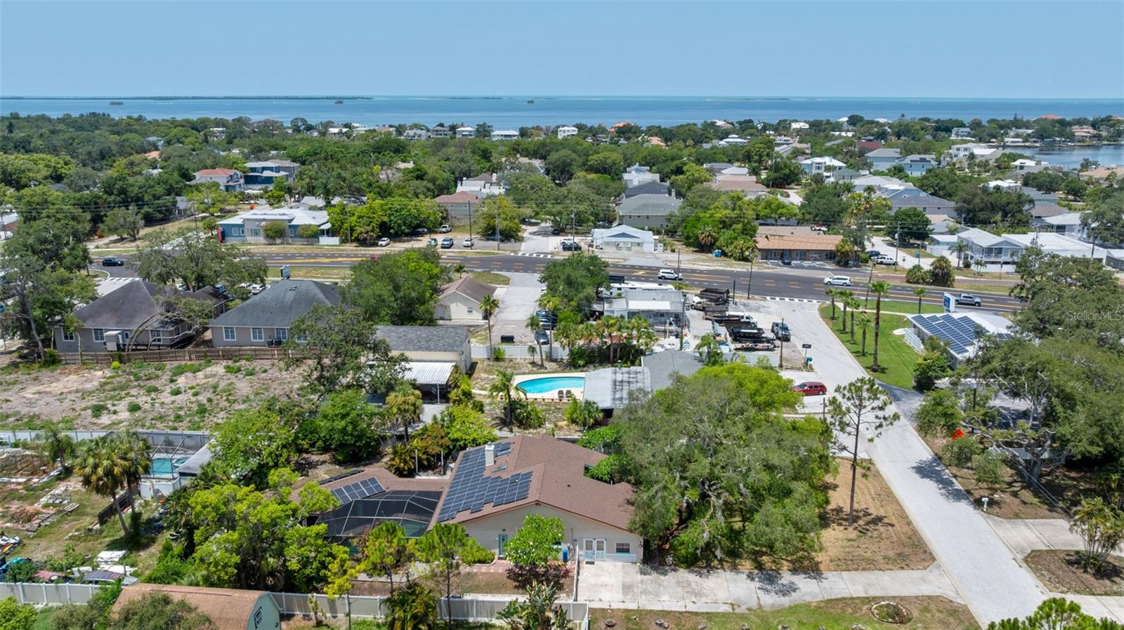 Located just minutes from Honeymoon Island State Park, Caladesi Island, the Gulf beaches, Downtown Palm Harbor, Downtown Dunedin, and the Pinellas Trail, you'll enjoy easy access to boating, kayaking, biking, waterfront dining, breweries, boutique shopping, and year-round community events.